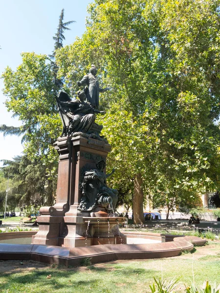 Estátua de Vicuélia Mackenna, obra do escultor Jules-Félix Co. — Fotografia de Stock