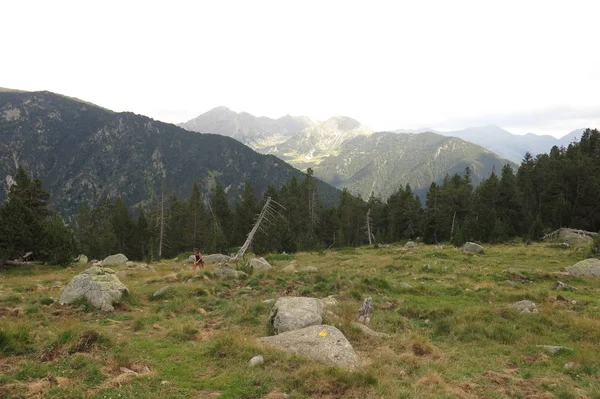 Vista do vale de Llubriqueto no parque nacional Aiguestortes, Catalo — Fotografia de Stock