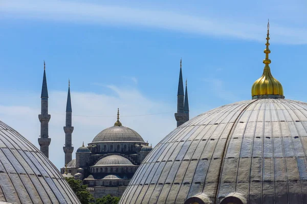 A Mesquita Azul e a Catedral de Santa Sofia, Istambul, Turquia . — Fotografia de Stock