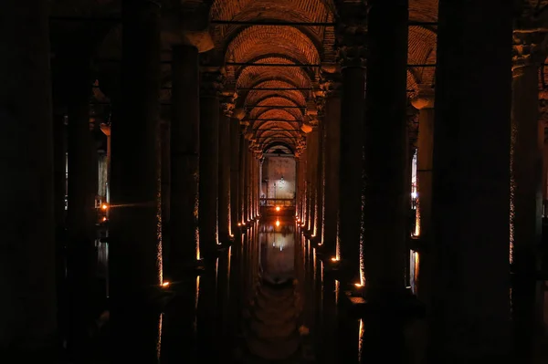 Yerebatan Sarnıcı - yeraltı su deposu. Istanbul, Tu — Stok fotoğraf