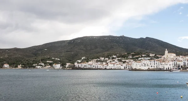 Utsikt över en typisk vitkalkad by. Spanska Medelhavet. — Stockfoto