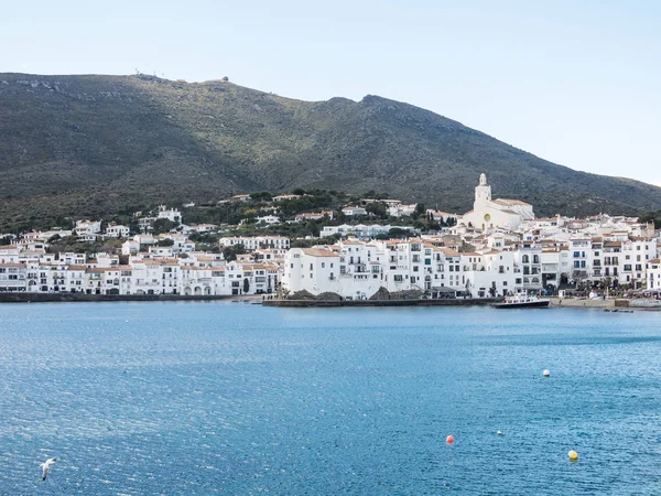 一个典型的粉刷村庄的视图。西班牙地中海. — 图库照片