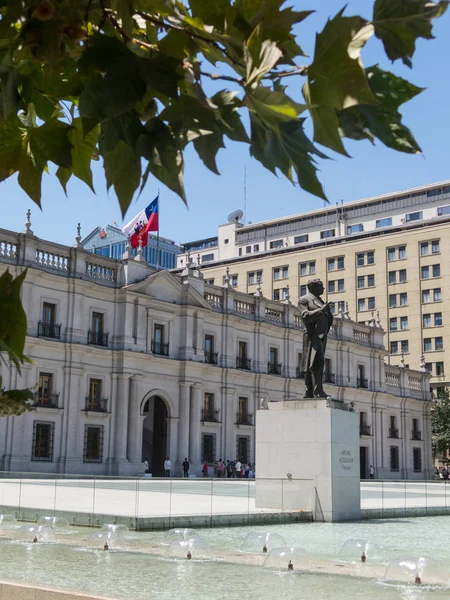 Monument to Arturo Alessandri Palma in Santiago de Chile, in fro — Stock Photo, Image