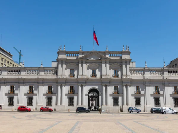 Vista do palácio presidencial, conhecido como La Moneda, em Santiago — Fotografia de Stock