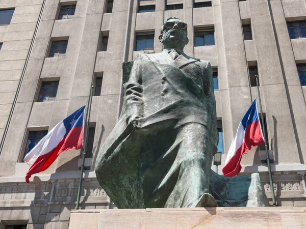Monumento al estadista y figura política chilena. Salvador Todos — Foto de Stock