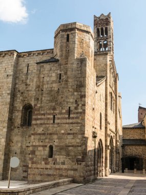 Santa Mar Katedrali a de Urgel tarzı romanesk bir