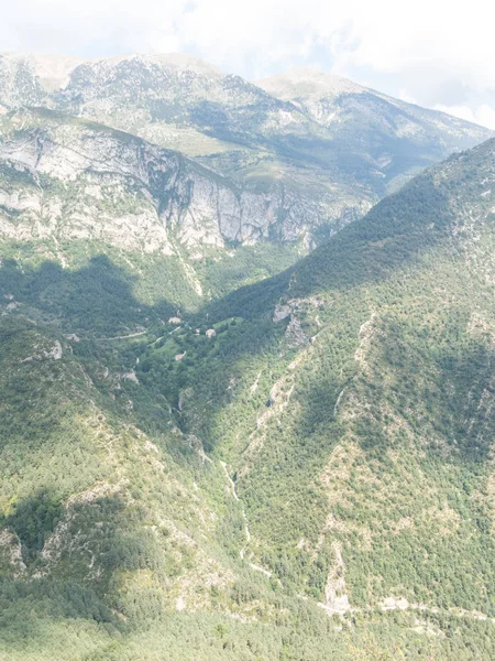 Взгляды с El Pedraforca Fuf, t - одна из самых популярных достопримечательностей. — стоковое фото