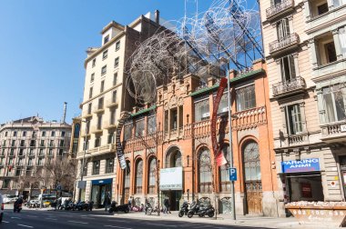 Antoni Tapies vakfı, bir kültür merkezi ve müze. Barc