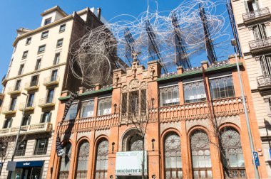 Antoni Tapies vakfı, bir kültür merkezi ve müze. Barc