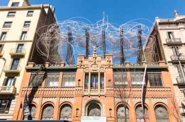 Antoni Tapies vakfı, bir kültür merkezi ve müze. Barc