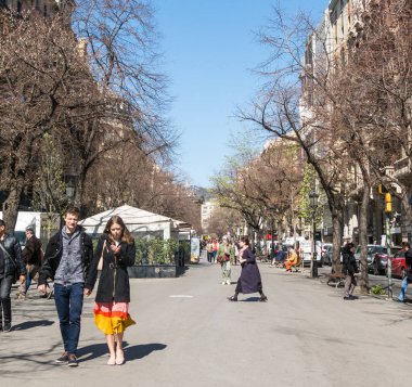 İnsanlar Barselona, S La Rambla üst bölümünde yürüyüş