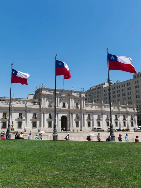 Vista do palácio presidencial, conhecido como La Moneda, em Santiago — Fotografia de Stock