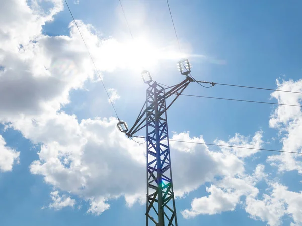 Poste de alta tensión o torre de alta tensión — Foto de Stock