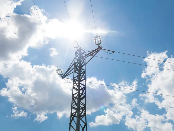 Palo ad alta tensione o torre ad alta tensione — Foto Stock