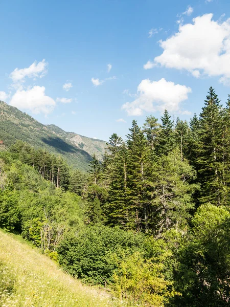 Panoramik Aiguestortes ve Sant Maurici Milli Parkı, ro