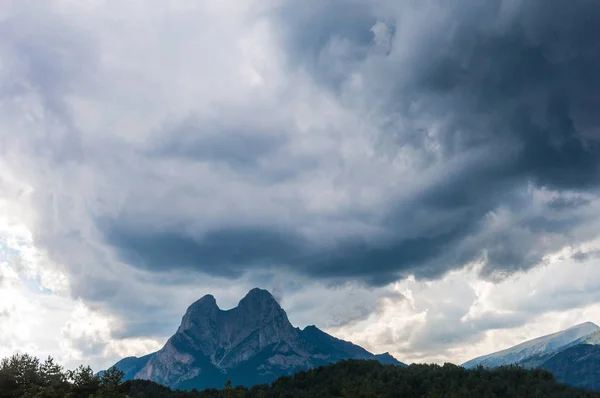 The storm is approaching. Image to the El Pedraforca massif, Cat