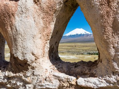 köy ve volkan Sajama. Küçük And kasabası Sajama, 