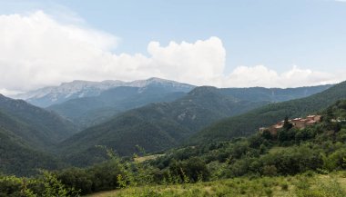 Alt Urgell dağ bölgesinin genel ve panoramik görünümü ve