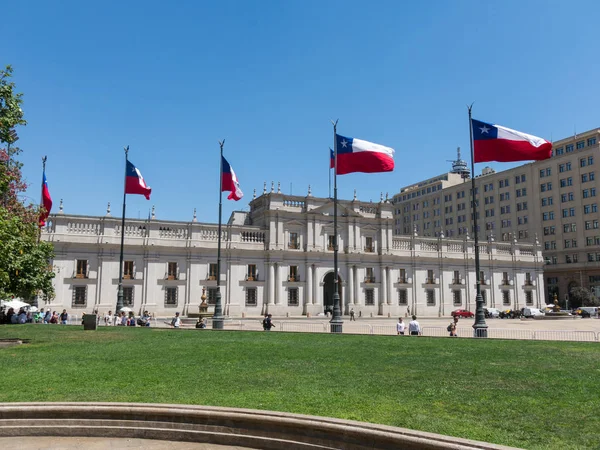 Vista del palacio presidencial, conocido como La Moneda, en Santiago — Foto de Stock