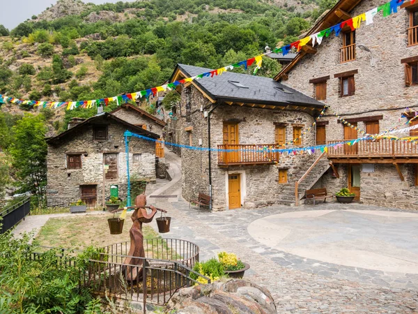 Pequeña ciudad medieval de Tavascan, región de Pallars Sobira. Catalán —  Fotos de Stock