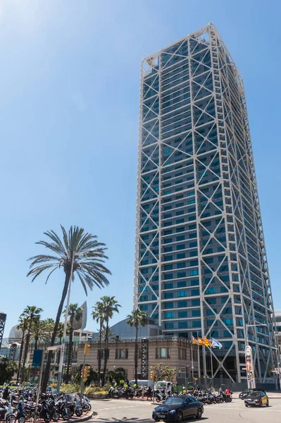 スペイン、バルセロナのツインタワー。ホテルアーツは44階建てです — ストック写真
