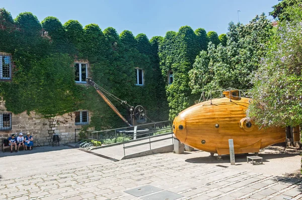 Ponorka na nádvoří námořního muzea-Barcelona. A — Stock fotografie