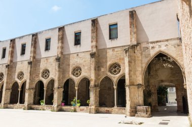 St. Augustine Manastırı (Katalanca'daki Sant Agusti Manastırı). 
