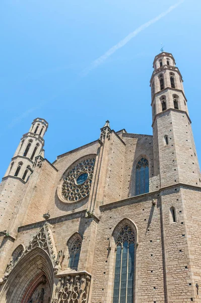 La iglesia de Santa Maria del Mar, en el barrio de Ribera de Barcel — Foto de Stock