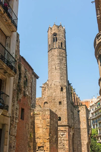 Barcelona: středověká věž kostela Santa Agata (známý také jako — Stock fotografie