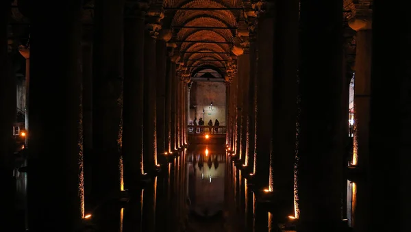 Basilica Cistern -公元6世纪查士丁尼亚努斯皇帝建造的地下水库，土耳其伊斯坦布尔 — 图库照片