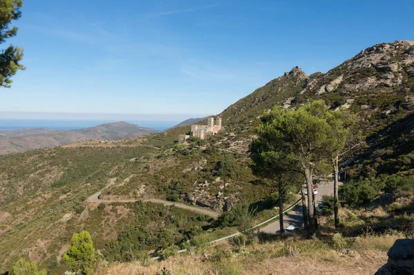 Widok na opactwo Sant Pere de Rodes, Katalonia, Hiszpania. — Zdjęcie stockowe