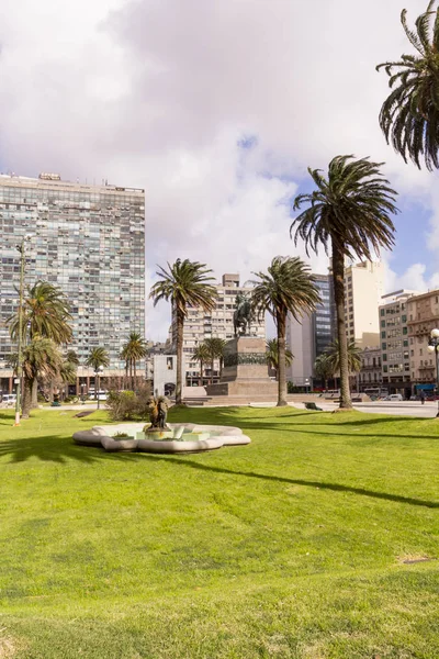 Uafhængighedspladsen i Montevideo, Uruguay. Det er byens centrum. - Stock-foto