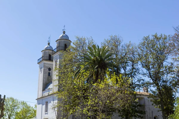 Antigua iglesia de la parte histórica de la ciudad de Colonia, Urugua — Foto de Stock