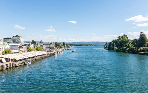 Blick auf den Fluss Valdivia River Terminal und Fischmarkt — Stockfoto