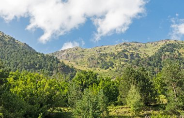 Panoramik Aiguestortes ve Sant Maurici Milli Parkı, ro