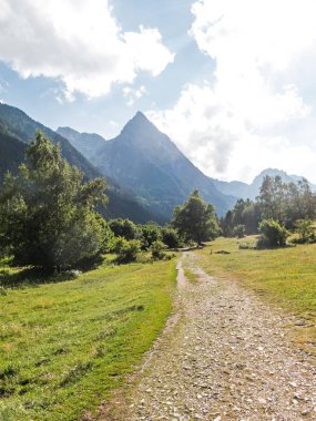 Aiguestortes ve Sant Maurici Milli Parkı, yol o Trail