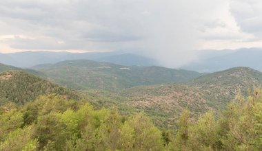 Alt Urgell dağlık bölgesinin genel ve panoramik görünümü,