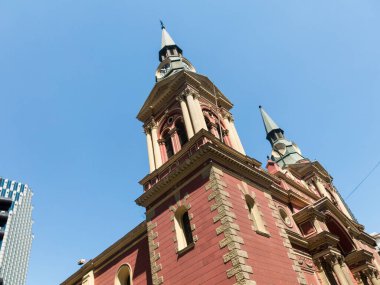 Bazilikası de la Merced, iki sivri kubbesi ve yoğun