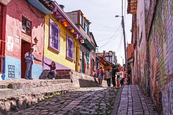 View of the streets in the historic neighborhood of Candelaria, — Stock Photo, Image