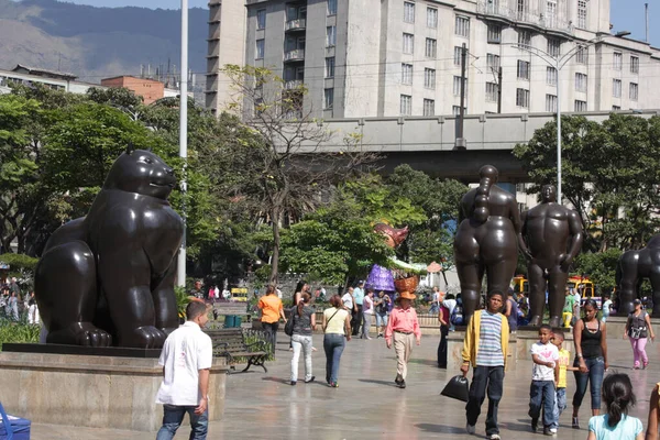 General view of Botero square, Medellin, Colombia. Launched in 2 — Stock Photo, Image