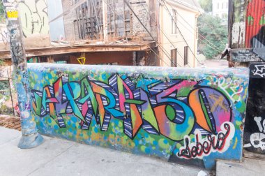 Valparaiso, Şili'deki renkli grafiti garanti kapsamında ev. 