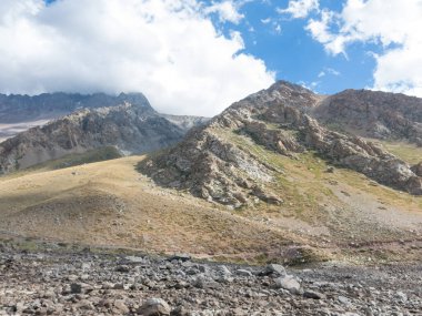Cajon del Maipo. Maipo Kanyonu, And Es'te bulunan bir kanyon. Caner