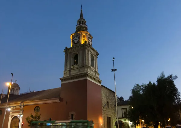 Image de nuit de l'église de San Francisco, temple catholique et — Photo