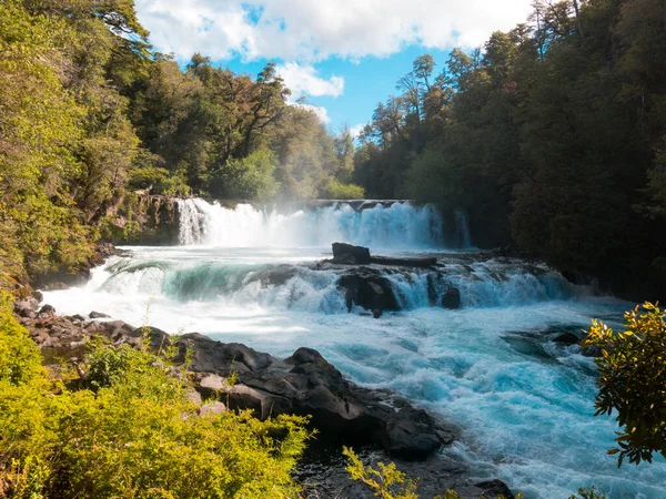 La Leona Şelalesi, Huilo Huilo Biyolojik Rezerv, Los Ri