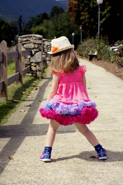 Toddler Girl Park — Stock Photo, Image