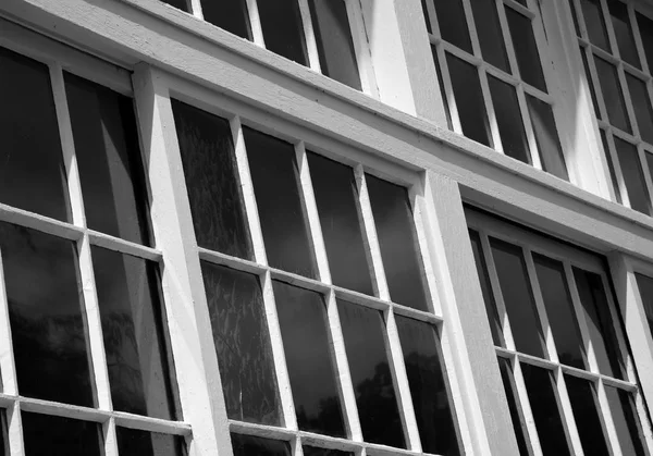 Beyaz pencereler dizi