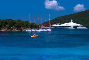 Syvota, Yunanistan 16 Temmuz 2018. Yunanistan marinada Park lüks hızlı tekneler
