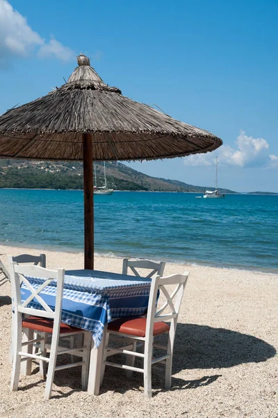 Tafel Stoelen Het Strand Griekenland — Stockfoto