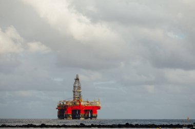 Offshore petrol ve gaz platformu