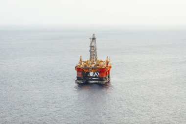 Offshore petrol ve gaz platformu